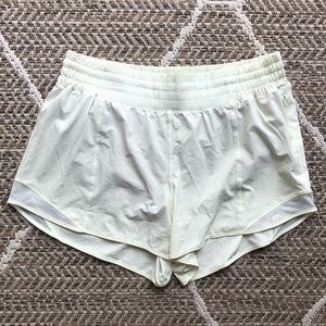 Lululemon Hotty Hot High-Rise Lined Short 4" (Size 12, Elixir)